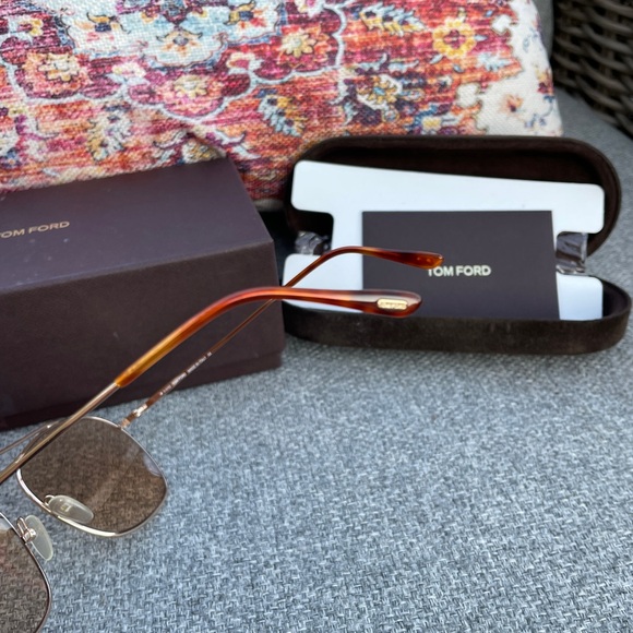 Tom Ford FT0145 Rose/Lt Rose gold aviator sunglasses NIB - Picture 4 of 6